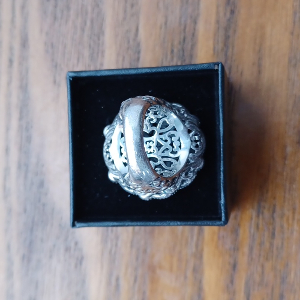 Ring - Picture 3 of 4